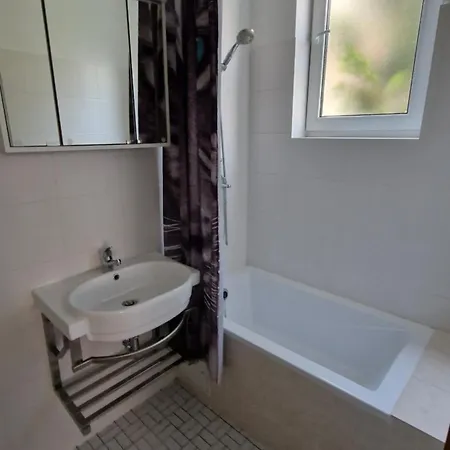 Zweizimmerwohnung *